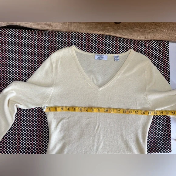 Lord & Taylor Two Ply Cashmere Women’s Size Large Cream Colored - Picture 8 of 11
